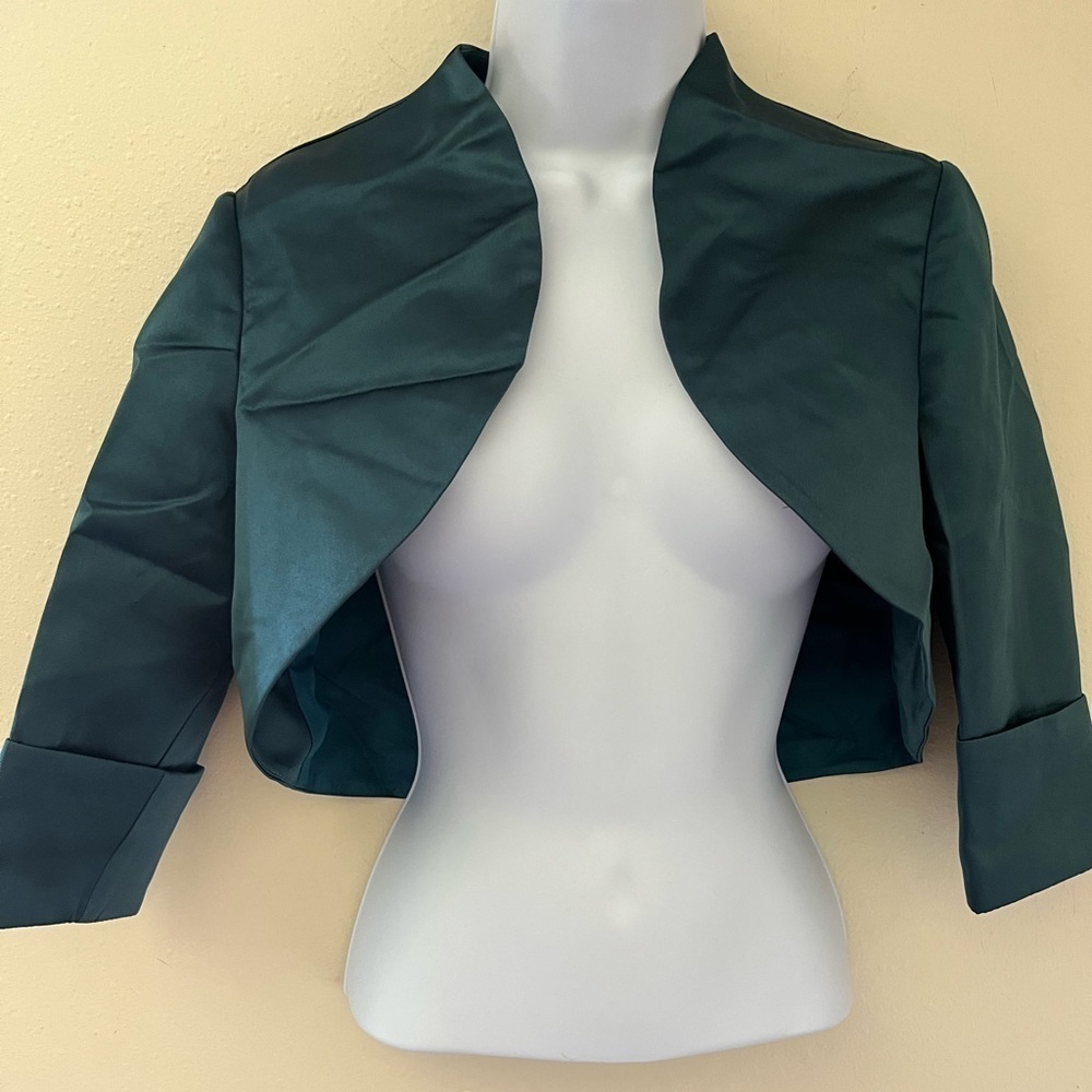 Soft Women’s Peacock Colored Top New in Package - Picture 1 of 3